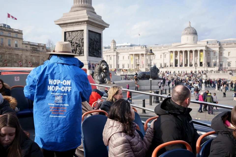 Golden Tours: London Hop-On, Hop-Off Bus Tour with London Eye & Tower of London