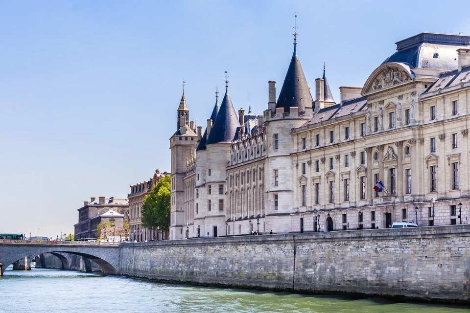Paris City Tour: City of Light and Revolution