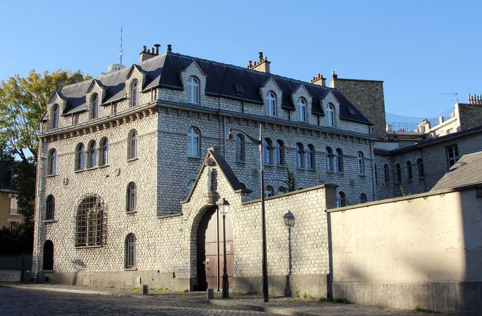 Paris City Tour: City of Light & Revolution and Montmartre City Tour: A Bohemian Adventure