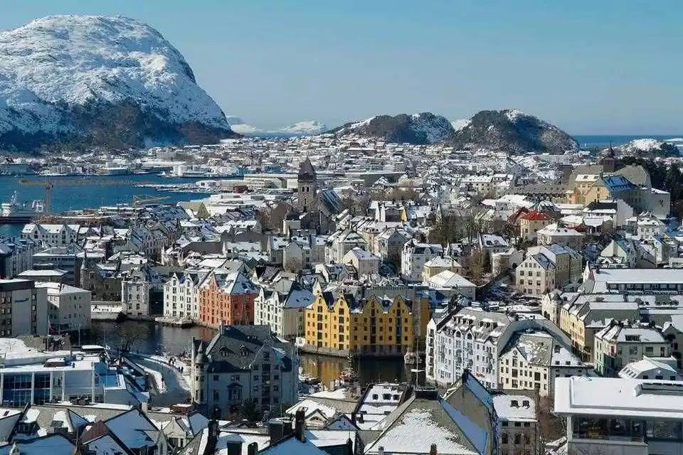 Place Of Alesund Tours