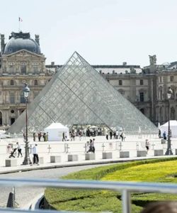 TooTBus: Paris Discovery Hop-On, Hop-Off Bus Tour