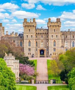 Golden Tours: Windsor & Eton Hop-On, Hop-Off Bus Tour