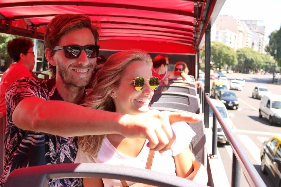 Gray Line: Buenos Aires Hop On Hop Off with Football Museum & Brunch