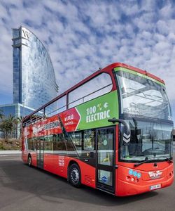 Barcelona City Tour: Hop-On, Hop-Off Bus Tour with Aquarium Ticket