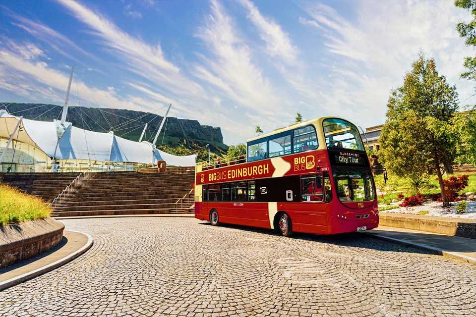 Big Bus Tours: Edinburgh Hop-On, Hop-Off Bus Tour Explore Ticket (2 Lines)