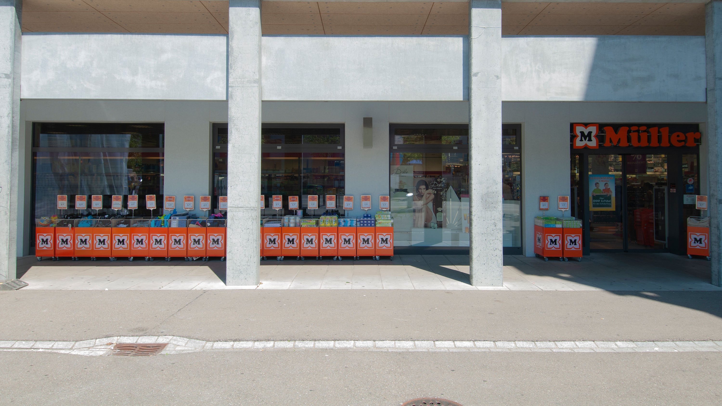 RETAIL Müller Handels AG 01