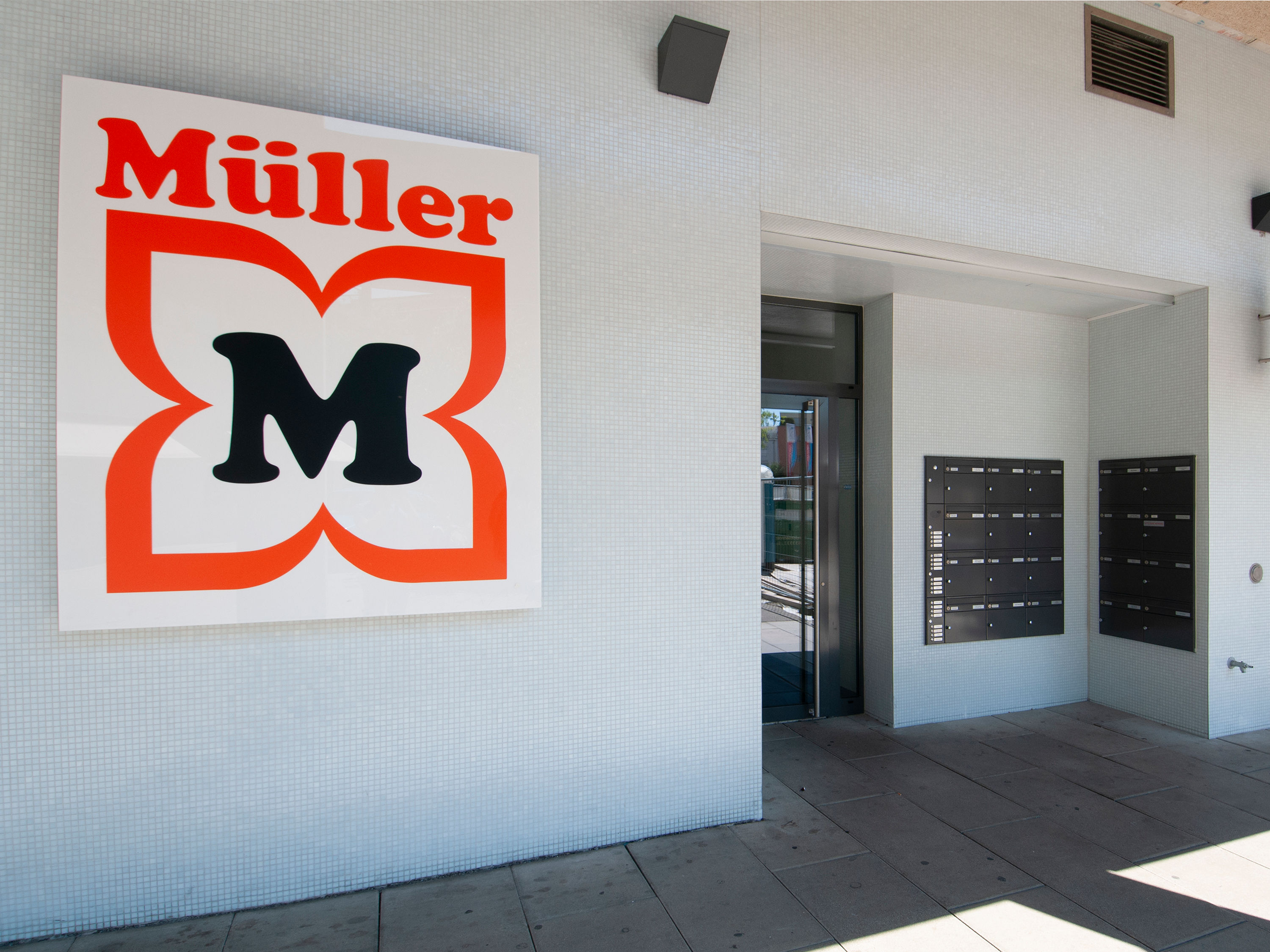 RETAIL Müller Handels AG 02