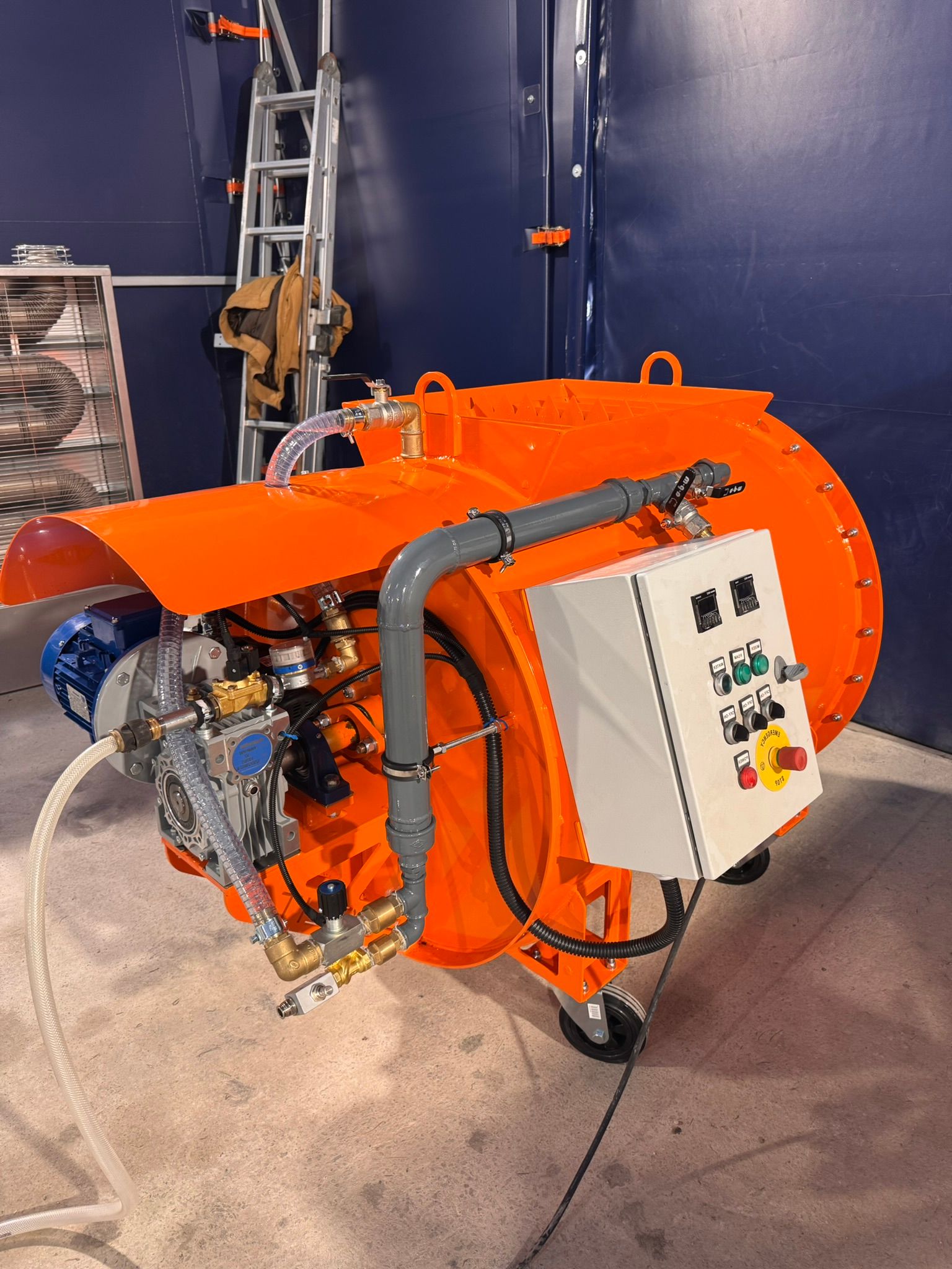 Lightweight concrete machine used for creating durable insulated walls.