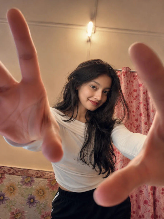 Ultra Realistic Forced Perspective Fashion Photography — ChatGPT prompt | pineprompts.com