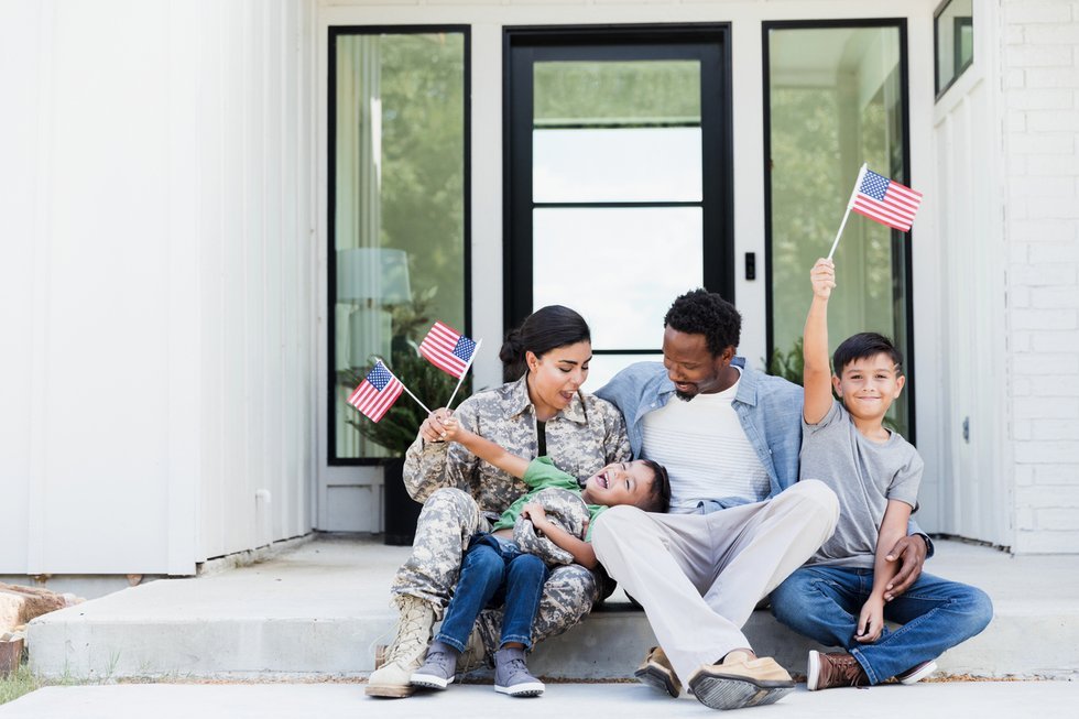 Military_family_kX3M_-Wqs.jpg