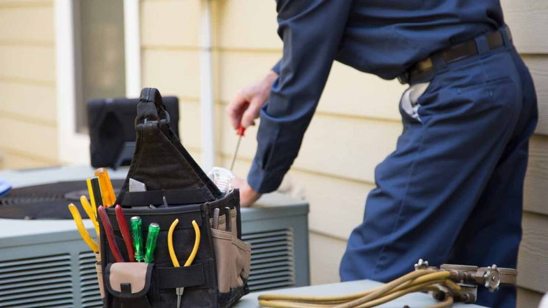 Technician-tools-outside_1YY-M5j5RP.jpg