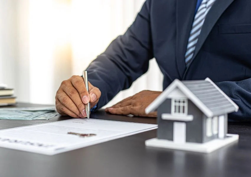 httpsikimagekitiolivlabspmaassetsperson-in-suit-signing-paperscgleyezejpg.webp