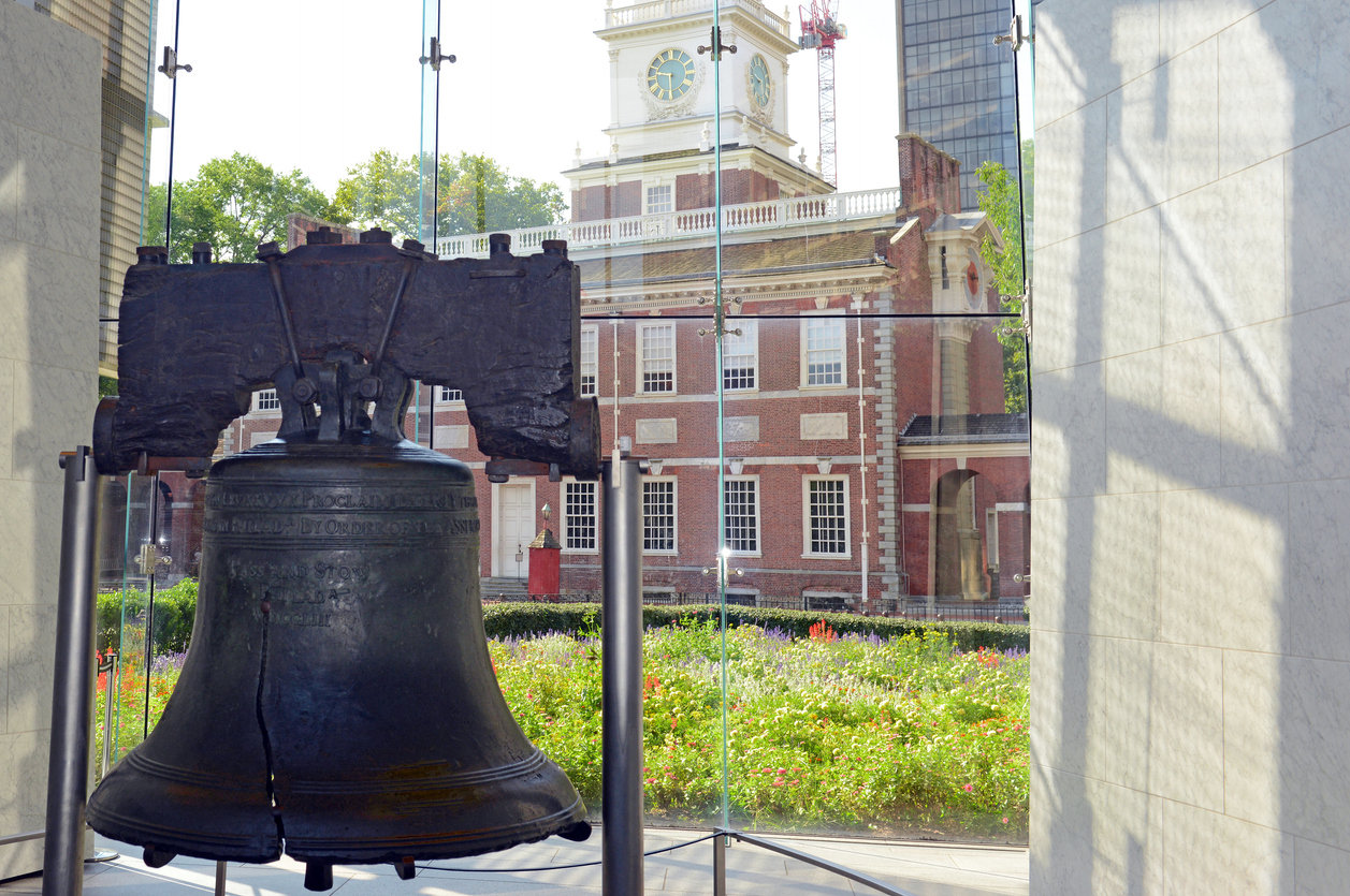 The Liberty Bell, with Independence Hall in background, Independence National Historical Park, Philadelphia, Pennsylvania, USA