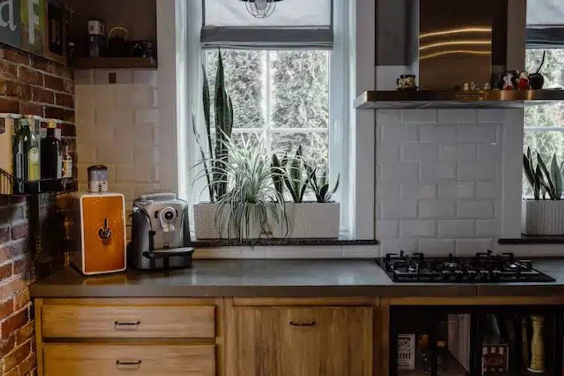 kitchen-counter-with-appliances_C13NnwdAw.webp