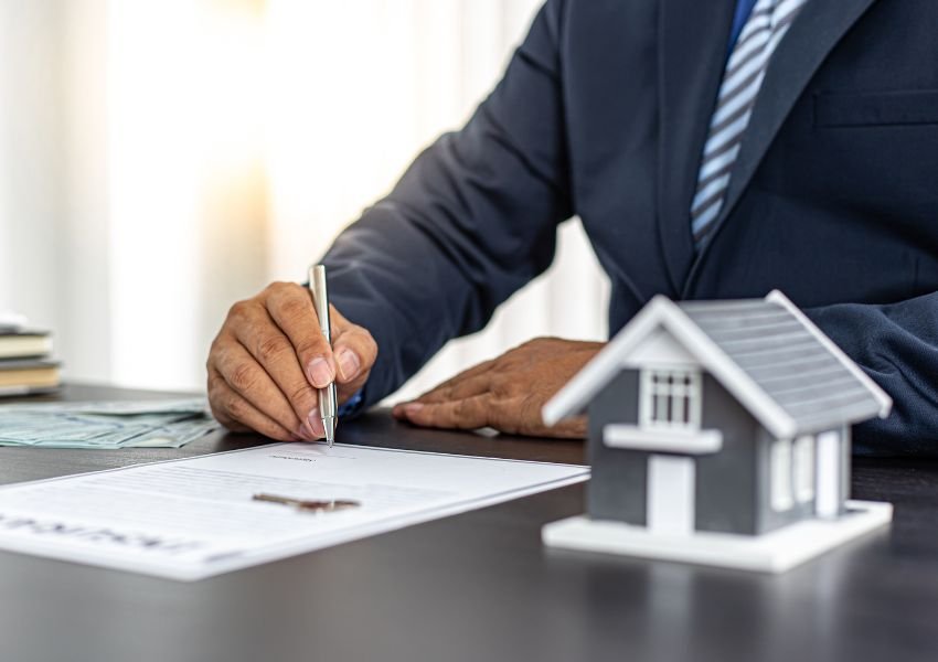 person-in-suit-signing-papers_CGleYE_zE.jpg