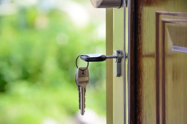 rental_key_M7Rm9gsJc.webp