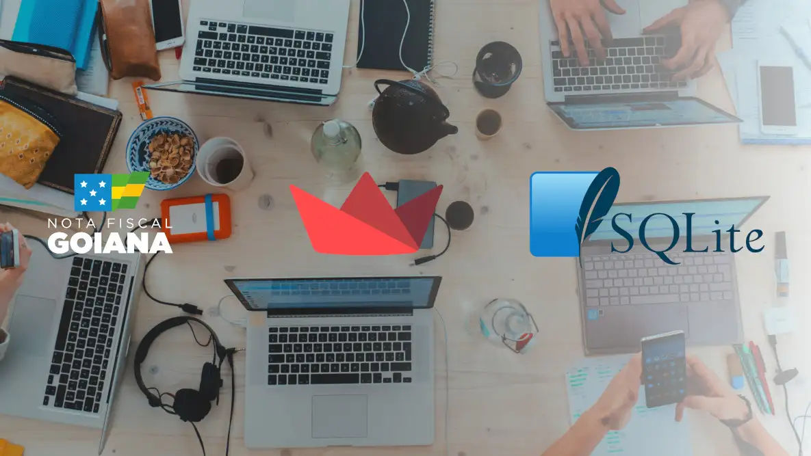 a view from above of a table with many laptops, there are logos for the nota fiscal goiana, streamlit and sqlite