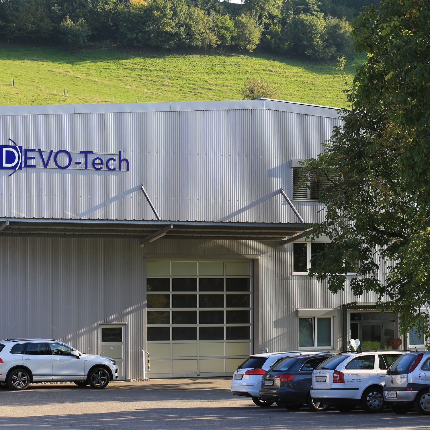 Devo-Tech-Gebäude und Produktionshalle