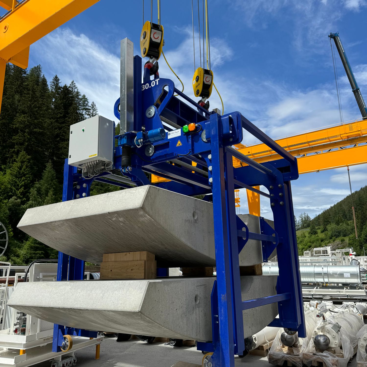 Segment clamps with 30 t payload for the Brenner Base Tunnel LOS H53 construction site Segment clamps with 30 t payload for the Brenner Base Tunnel LOS H53 construction site