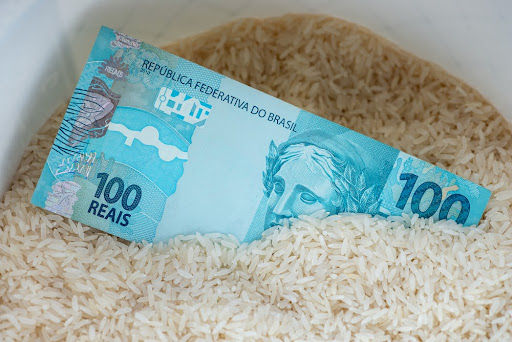 A inflação e o desemprego são problemas que podem se estender por muitos meses no cenário nacional. (Fonte: Marco A M Oliveira/Shutterstock/Reprodução)