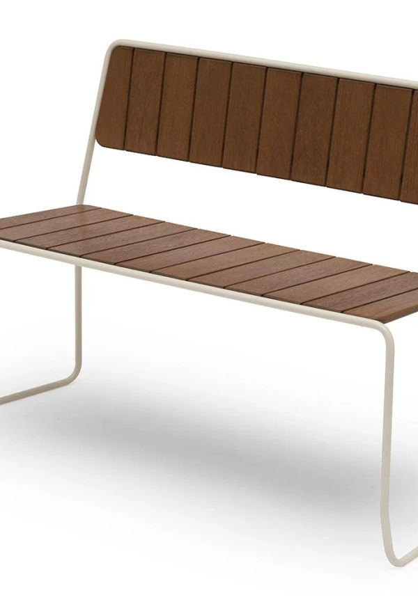 Brun matbord som passar perfekt till sommaren 2025!