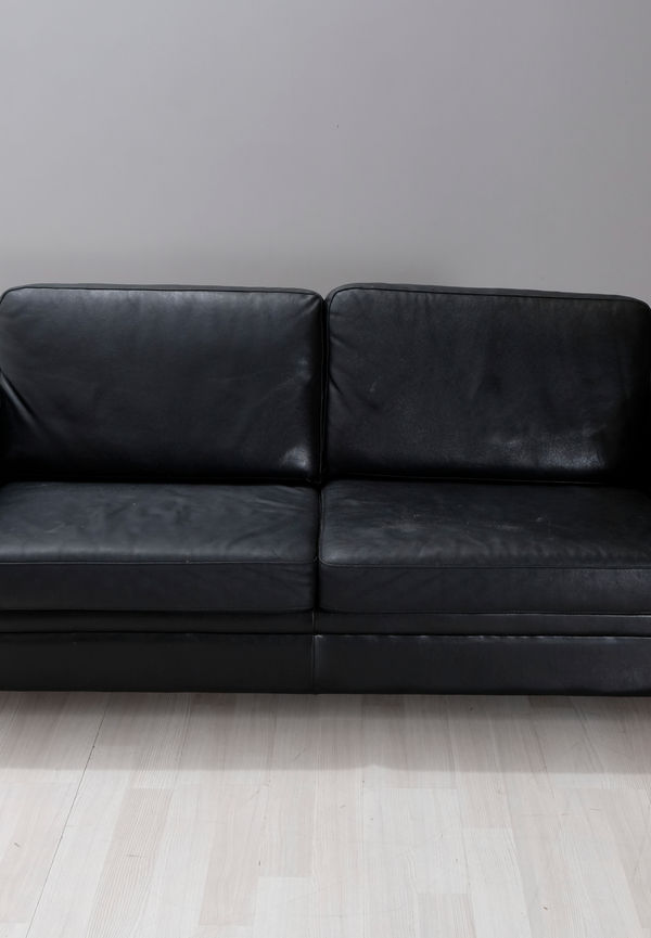 Jättesnygg svart soffa 2025 från No brand.