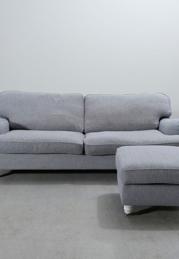 Ikonisk fotpall i grått från No brand.