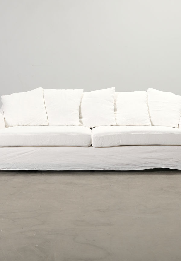 Klassisk linnesoffa i vitt från Ellos.