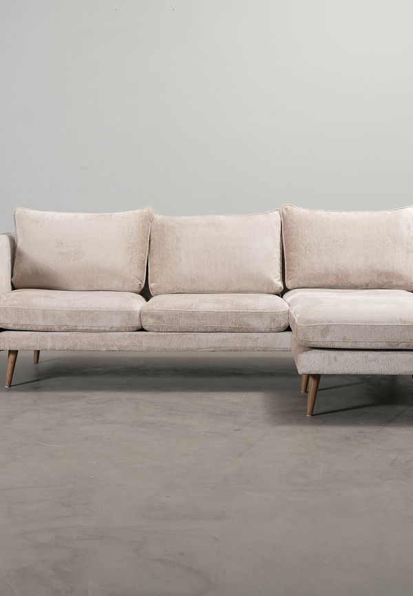 Jättesnygg divansoffa i beiget från Scandic Copenhagen.