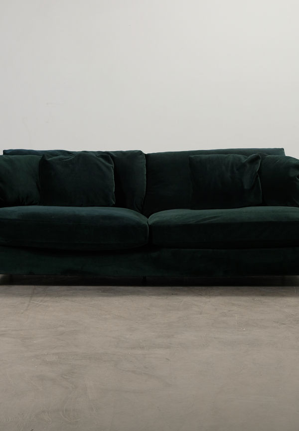 Grön No brand-soffa i moderiktig modell.