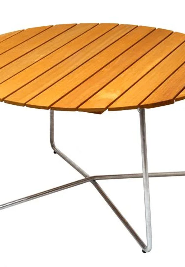 Mysig matbord i ek 2025 från Grythyttan Stålmöbler.