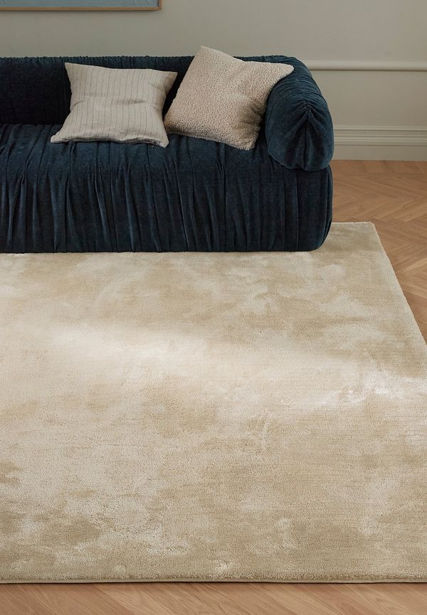 Vacker halkskyddsmatta i vitt från &Home.