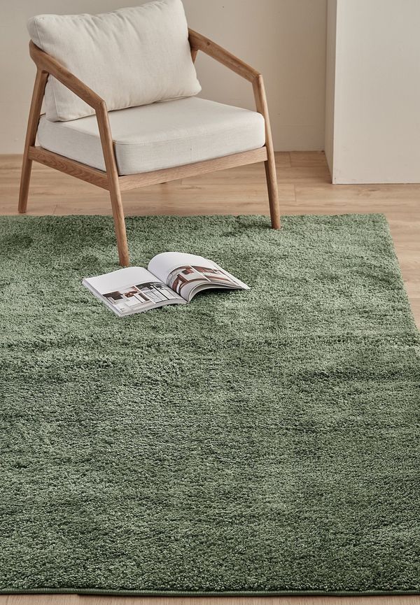 Snygg ryamatta i grönt från &Home.