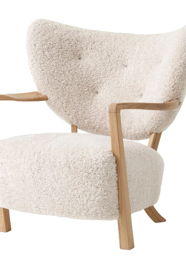 Klassisk fåtölj i ek 2025 från &Tradition.