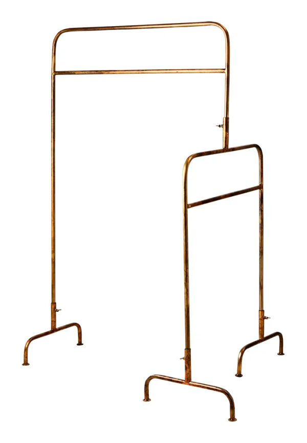 Modern klädhängare i järn från Affari of Sweden.