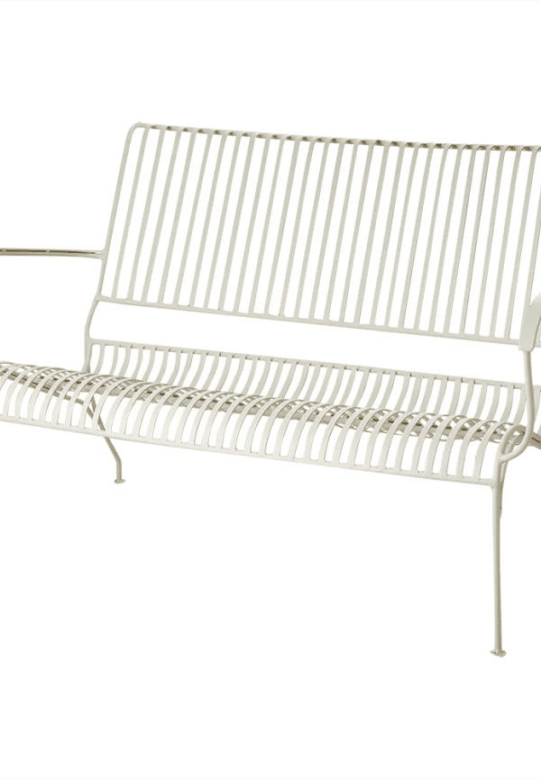 Vacker vit soffa 2025 från Affari of Sweden.