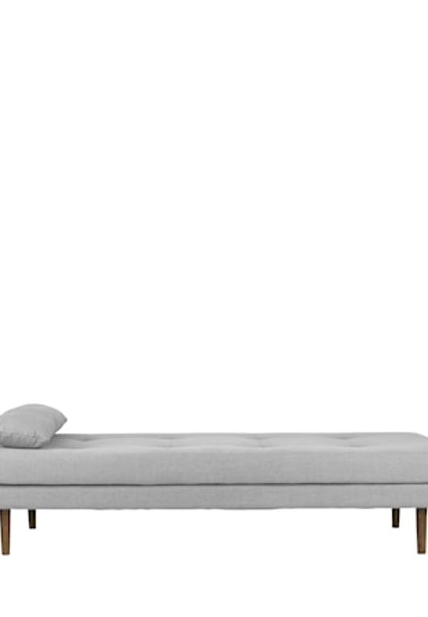 Riktigt fin grå fåtölj 2025 från Broste Copenhagen.