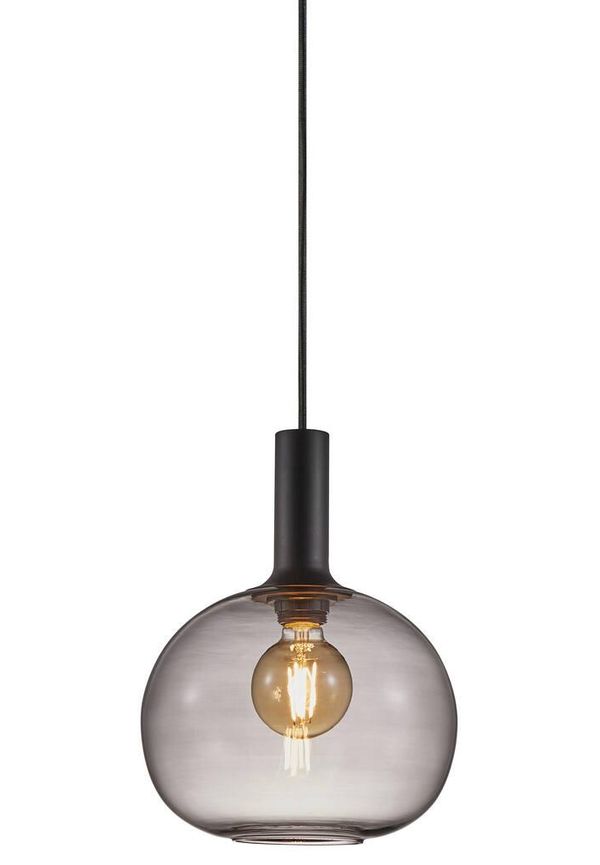 Modern Lampa som passar bra vid många olika tillfällen.
