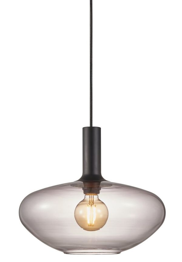 Jättefin Lampa som passar bra vid många olika tillfällen.