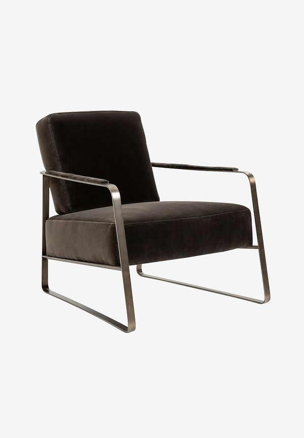 Riktigt trendig fåtölj i svart färg gjord i bomull.