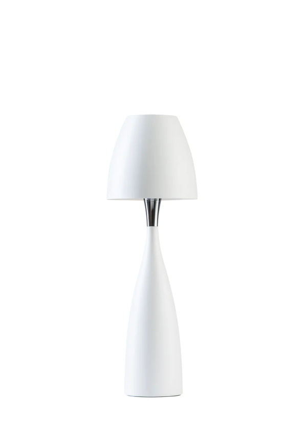 Vit Belid lampa som passar perfekt till sommaren 2025!