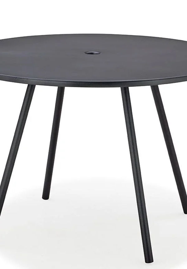 Riktigt snygg grå matbord i teak från Cane-Line.