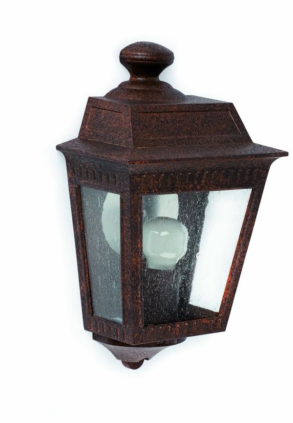 Faro Barcelona fasadlampa som passar perfekt till hösten 2025!