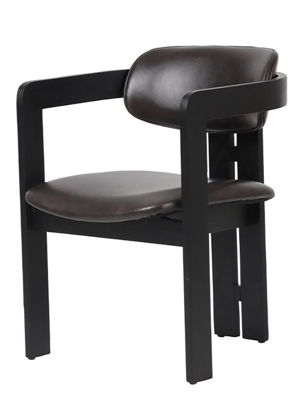 Trendig Stol som passar bra vid många olika tillfällen.