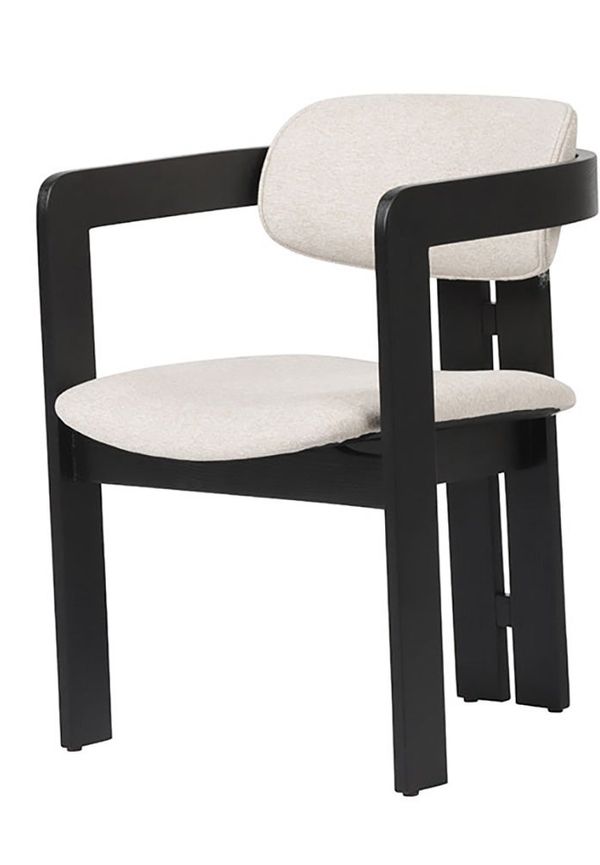 Jättefin Stol som passar bra vid många olika tillfällen.