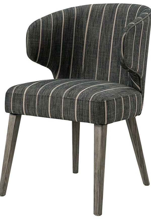 Jättesnygg Stol som passar bra vid många olika tillfällen.