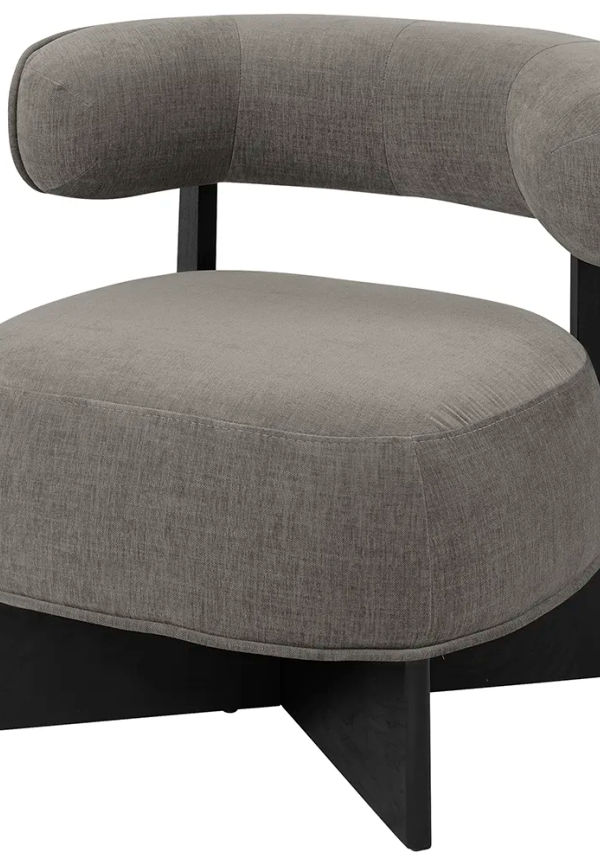 Snygg fåtölj i ek 2025 från Artwood.