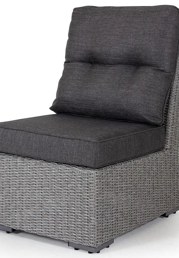 Söt brafab soffgrupp i grå färg gjord i aluminium.