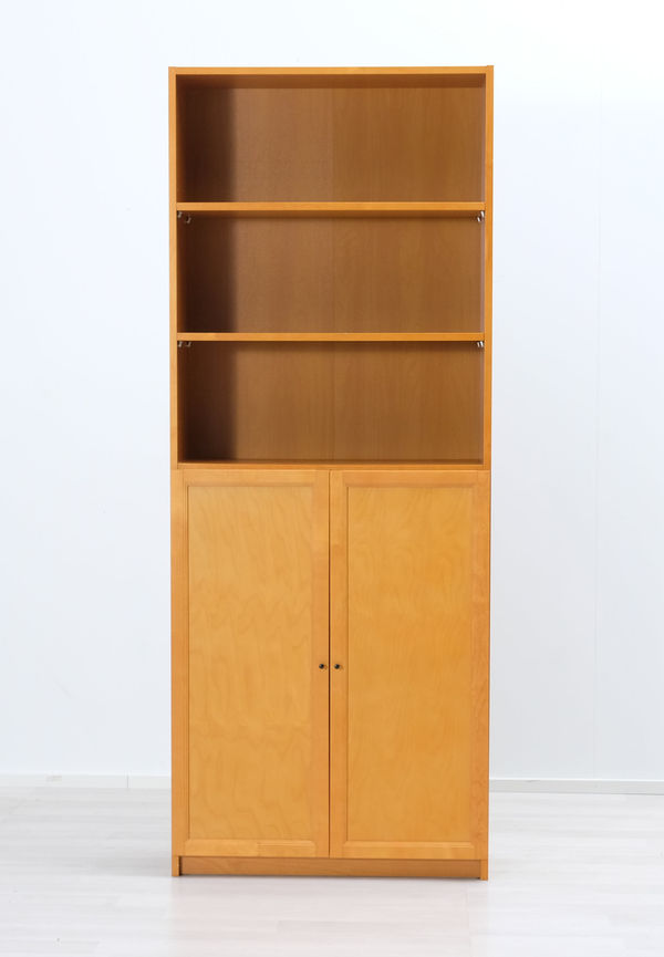 Brun Asko-bokhylla i otroligt snygg modell.