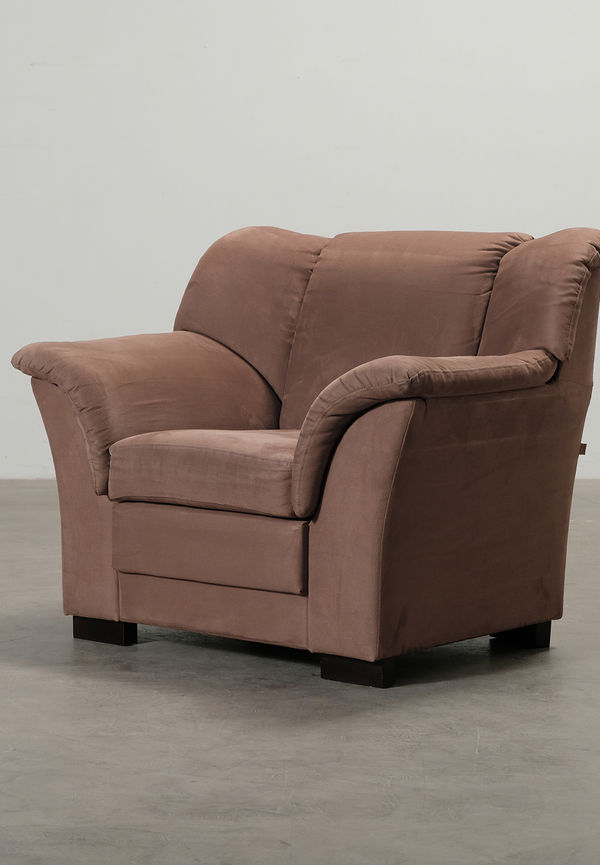 Jättesnygg brun fåtölj 2025 från Asko.